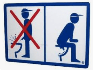 Orinar sentado beneficia la salud de los hombres