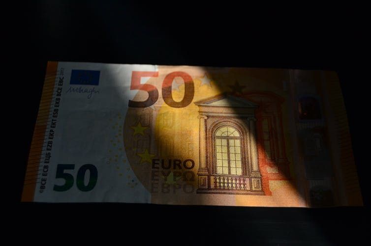 ¿Es legal pagar con dinero en efectivo la nómina de un trabajador?