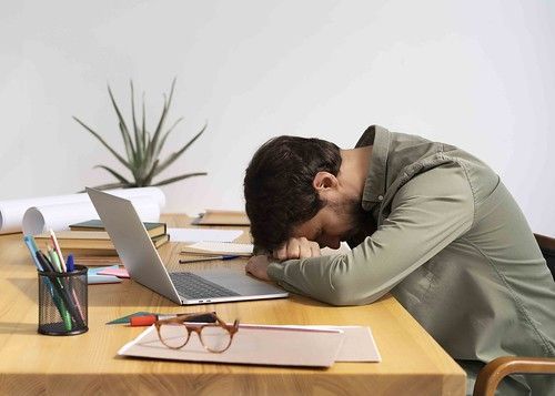 Sedentarismo laboral: consecuencias para la salud y cómo evitarlo Sedentarismo laboral: consecuencias para la salud y cómo evitarlo