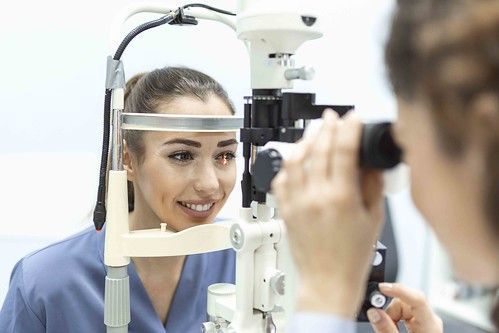 Presbicia: síntomas y tipos de gafas más adecuadas Presbicia: síntomas y tipos de gafas más adecuadas