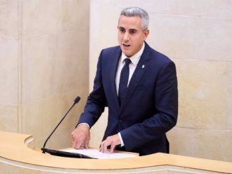 El PSOE de Zuloaga une sus votos con VOX en el Parlamento de Cantabria