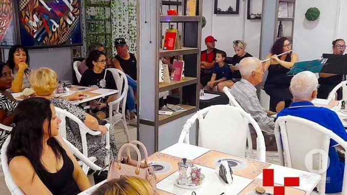 Apertura del Café “Libros a la Carta” en la librería Ateneo Villena-Botev Apertura del Café “Libros a la Carta” en la librería Ateneo Villena-Botev