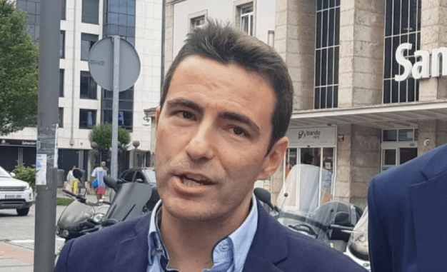 Casares reivindica que no va contra nadie