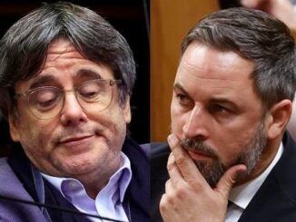 Puigdemont y Abascal se abrazan