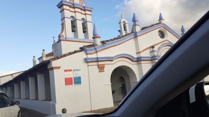 Mañana hace años un amiguito que montado en una mariposa monarca voló tan alto que se perdió en el cielo