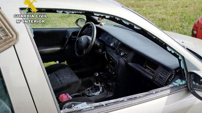La Guardia Civil investiga a un varón como presunto autor del robo en el interior de cuatro vehículos