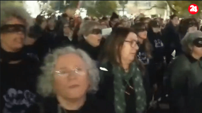Las PERCUMOZAS interpretaron CANCION SIN MIEDO al final de la manifestación por el 25M