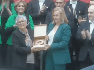 La presidenta del Parlamento llama a recuperar el consenso sobre el Estado autonómico