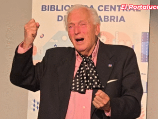 Juan de Dios Ramirez Heredia humedeció los ojos de los asistentes a los I Premios Aurora de la Asociación de Mujeres Gitanas de Cantabria