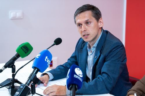 El PSOE lamenta “las urgencias” del PP “por simular estabilidad en Cantabria” El PSOE lamenta “las urgencias” del PP “por simular estabilidad en Cantabria”