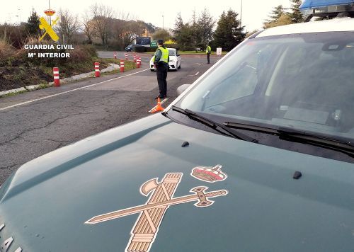 La Guardia Civil sorprende a dos varones sustrayendo cableado de cobre