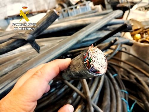 La Guardia Civil desmonta una trama que se apropió de 3.345 kilos de cable de cobre La Guardia Civil desmonta una trama que se apropió de 3.345 kilos de cable de cobre