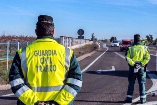 Cuatro detenidos y diez investigados por la Guardia Civil por supuestas inspecciones fraudulentas a vehículos Cuatro detenidos y diez investigados por la Guardia Civil por supuestas inspecciones fraudulentas a vehículos