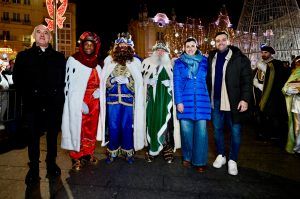 Más de mil personas, doce carrozas y varios pasacalles, en la Cabalgata de Reyes de Santander