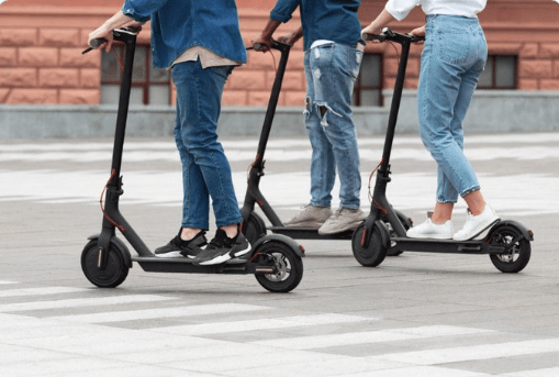 Deste esta semana puedes ser multado si usas patinete y no tienes la nueva etiqueta