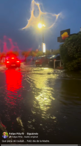 Calle Isabel II, La Gloria en La Albericia o Plaza Italia, anegadas por la lluvia en Santander