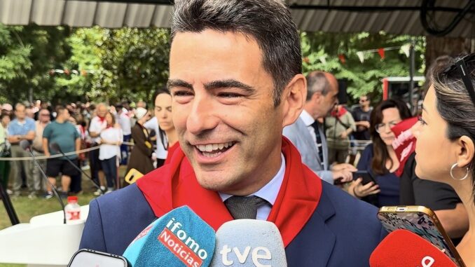 Casares acusa a Buruaga de «autocomplacencia» y de no conocer «los problemas de la Cantabria real»