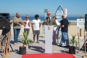 El surfista David ‘Capi’ García ha descubierto su estrella en el ‘Paseo de las Estrellas del Surf’ de Somo