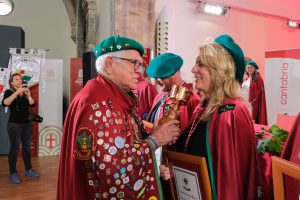 José Manuel Abascal, ‘Vinatero Mayor’ y Cofrade de Honor con María Jesús Susinos, Alfonso Gutiérrez y Antonio Lombardía